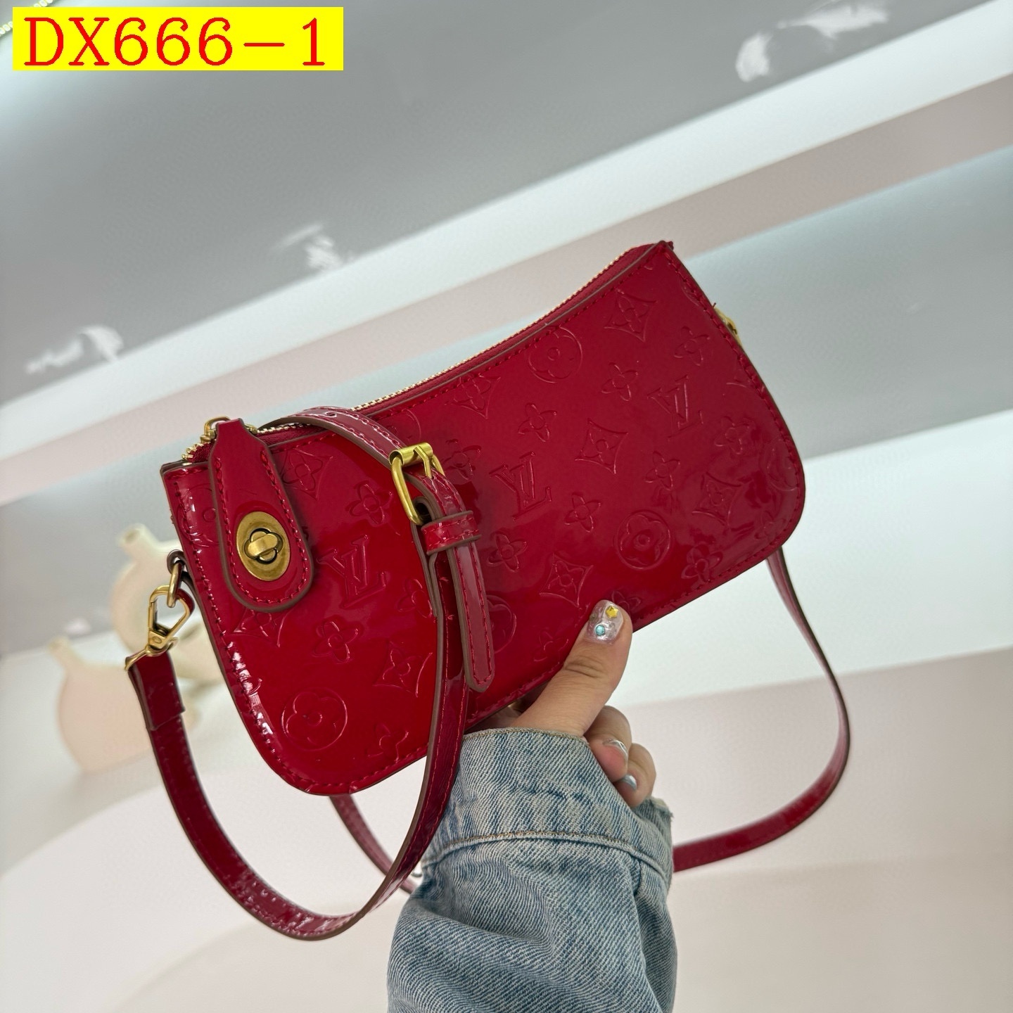33$ dh LV 30888 pu Shoulder bag size 21X12X4 cm 41539623331 DX666 gallery