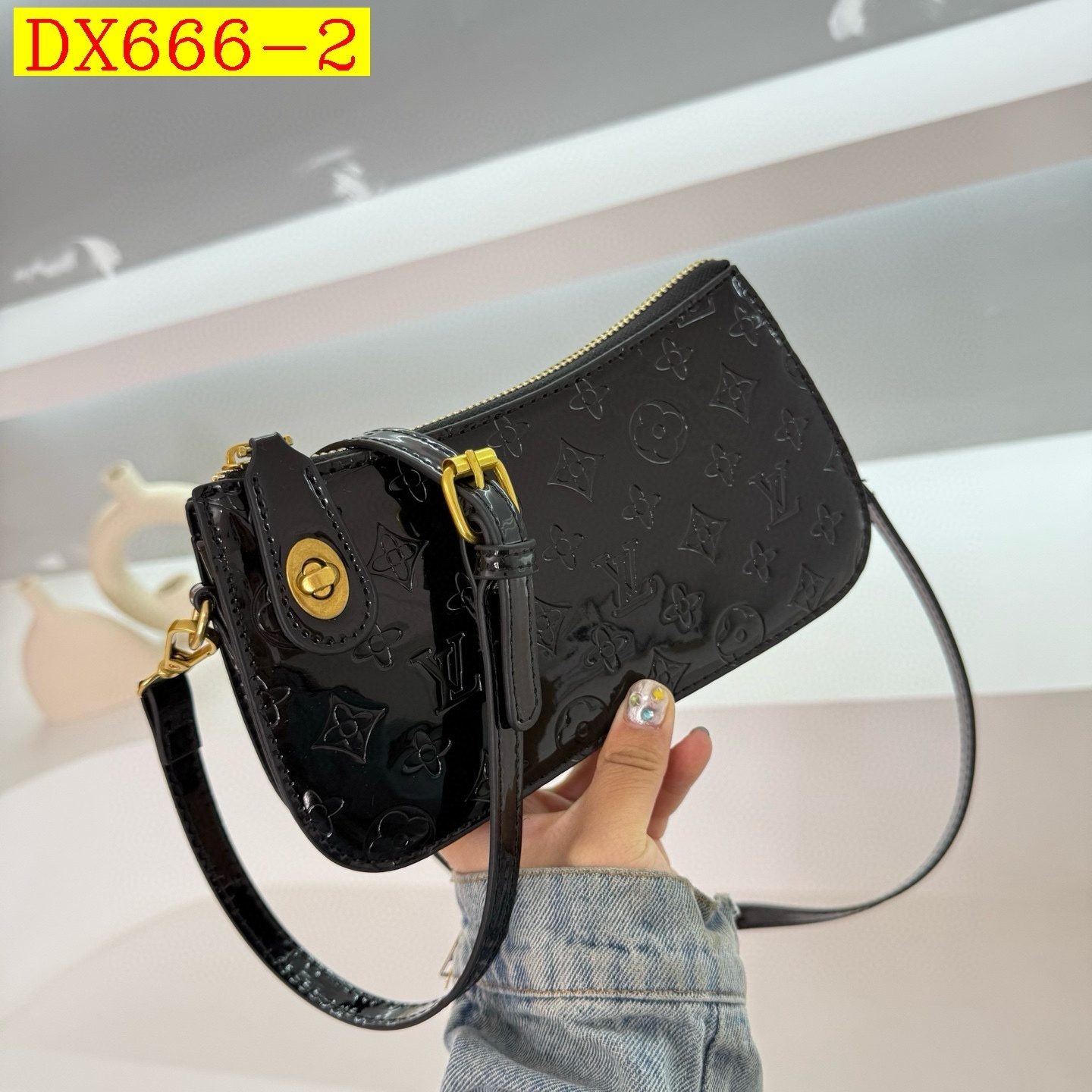 33$ dh LV 30888 pu Shoulder bag size 21X12X4 cm 41539623331 DX666 gallery