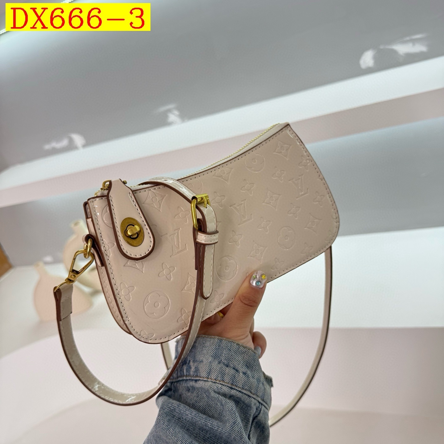 33$ dh LV 30888 pu Shoulder bag size 21X12X4 cm 41539623331 DX666 gallery