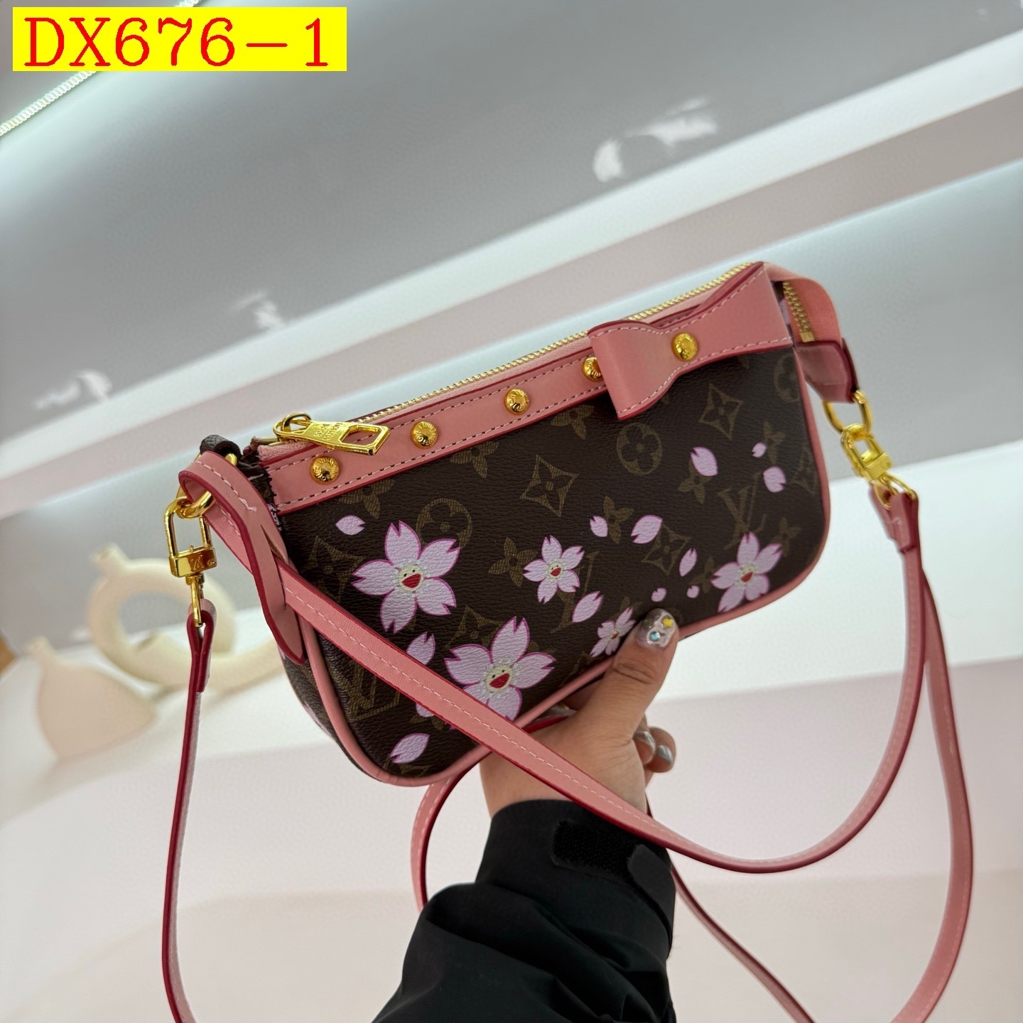 33$ dh LV 6638 Shoulder bag size 21X12X4 cm 51231623331 DX676 gallery
