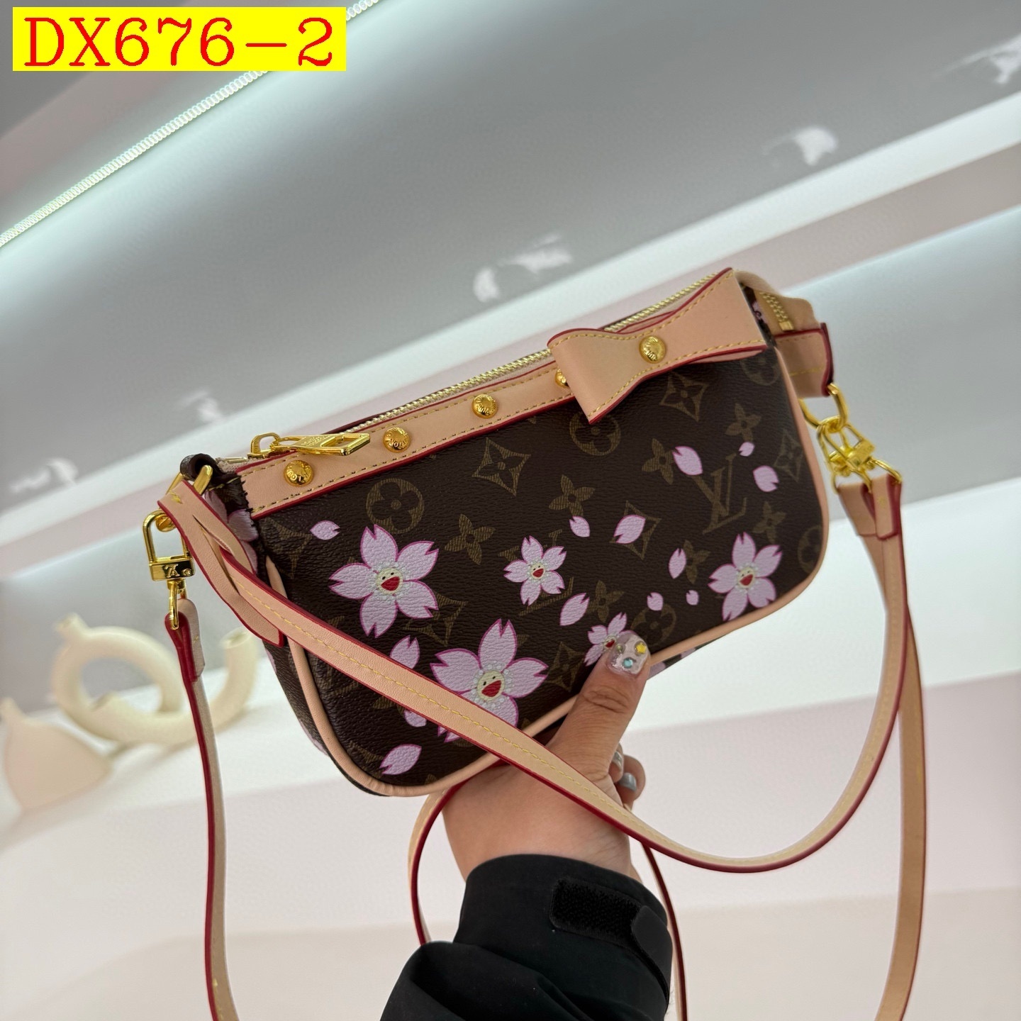 33$ dh LV 6638 Shoulder bag size 21X12X4 cm 51231623331 DX676 gallery