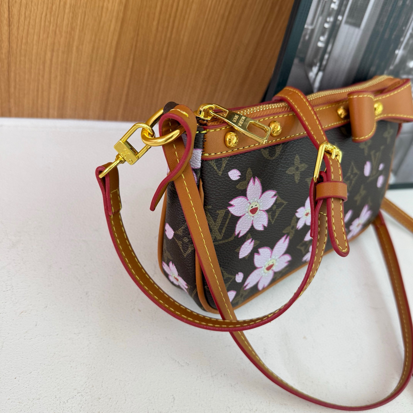 33$ dh LV 6638 Shoulder bag size 21X12X4 cm 51231623331 DX676 gallery