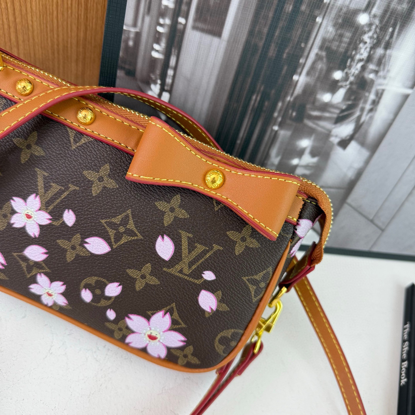 33$ dh LV 6638 Shoulder bag size 21X12X4 cm 51231623331 DX676 gallery