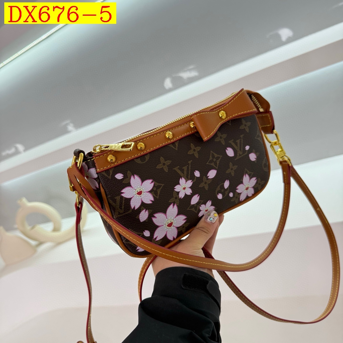 33$ dh LV 6638 Shoulder bag size 21X12X4 cm 51231623331 DX676 gallery
