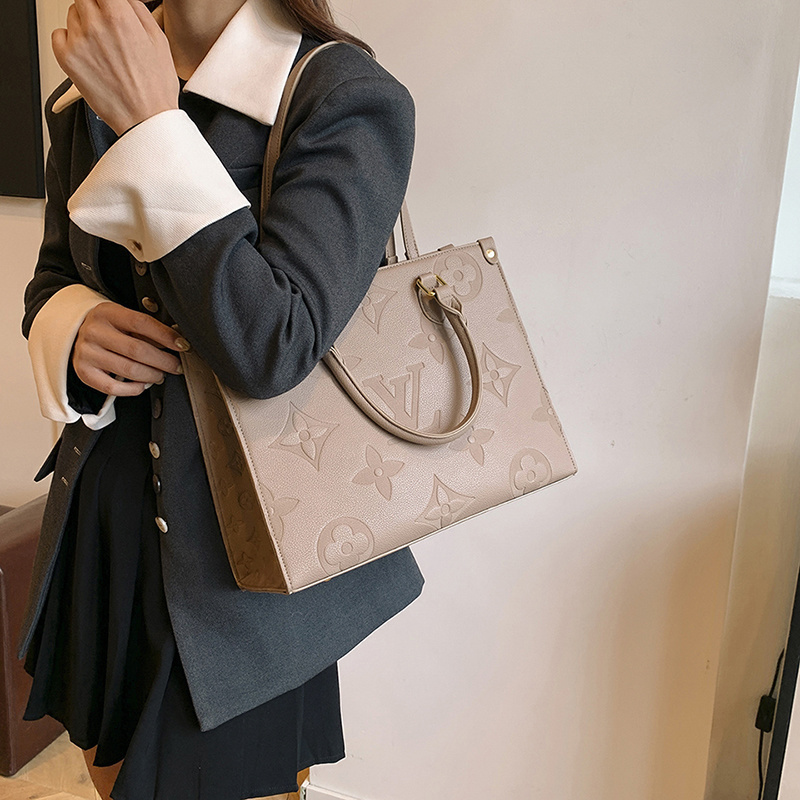 33$ new_dh LV 983 SIZE 35X27X13 CM 61304023115 BY673 gallery