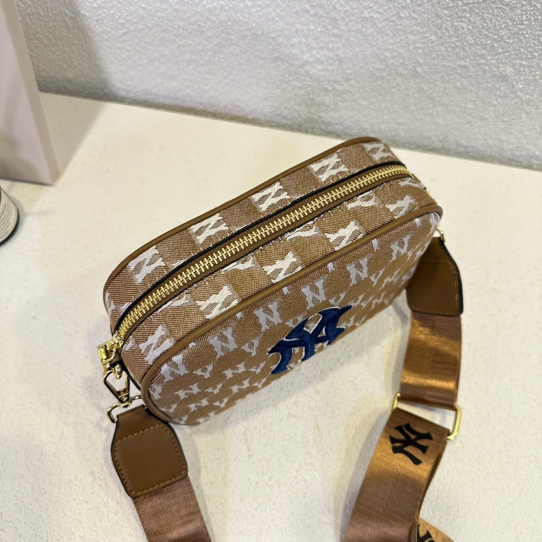 33$ new_dh NY 1973 SIZE 19X14X6 CM 91635023111 DX4872 gallery