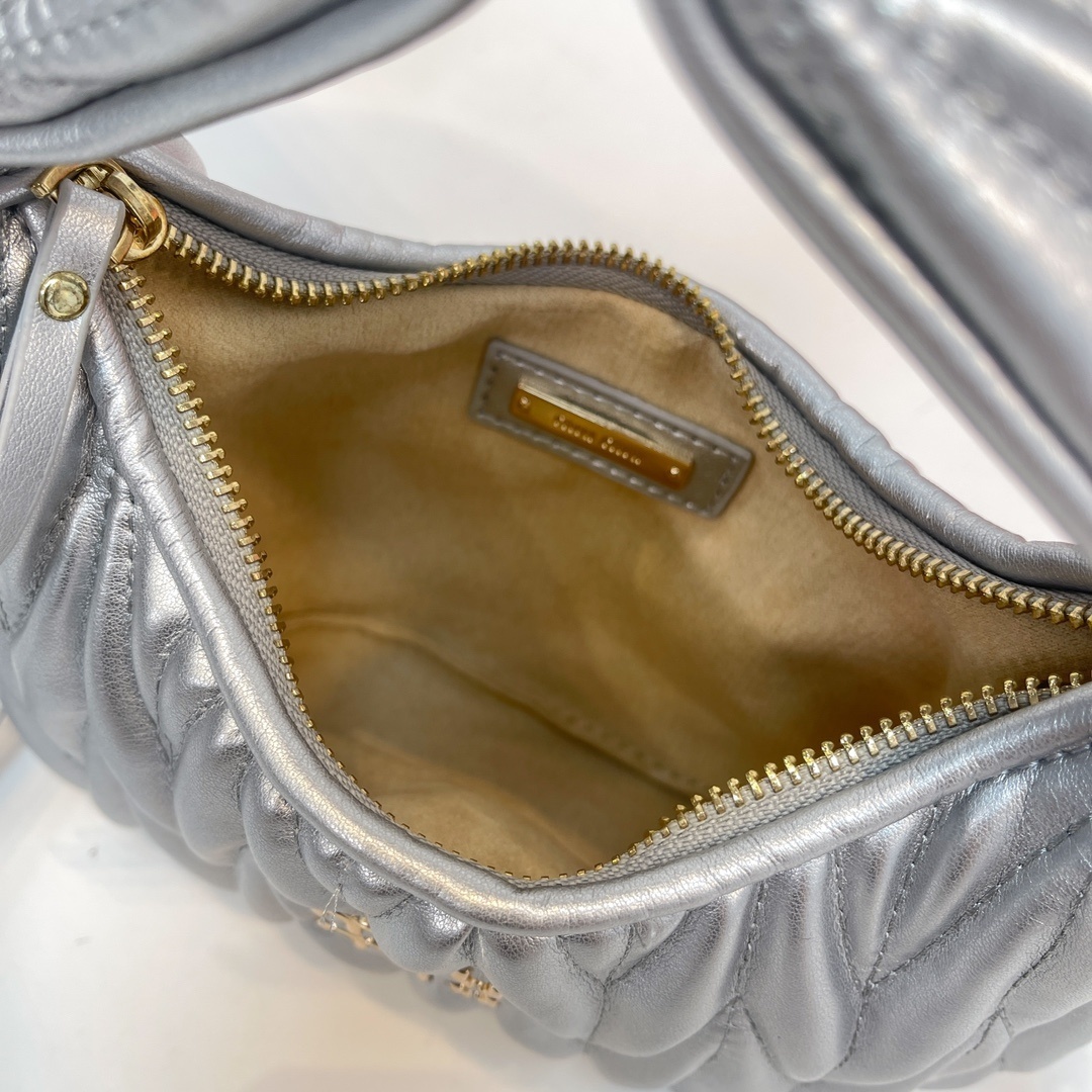 33$ new_dh miumiu 7100 SIZE 20X16X7 CM 71435623116 BY405 gallery