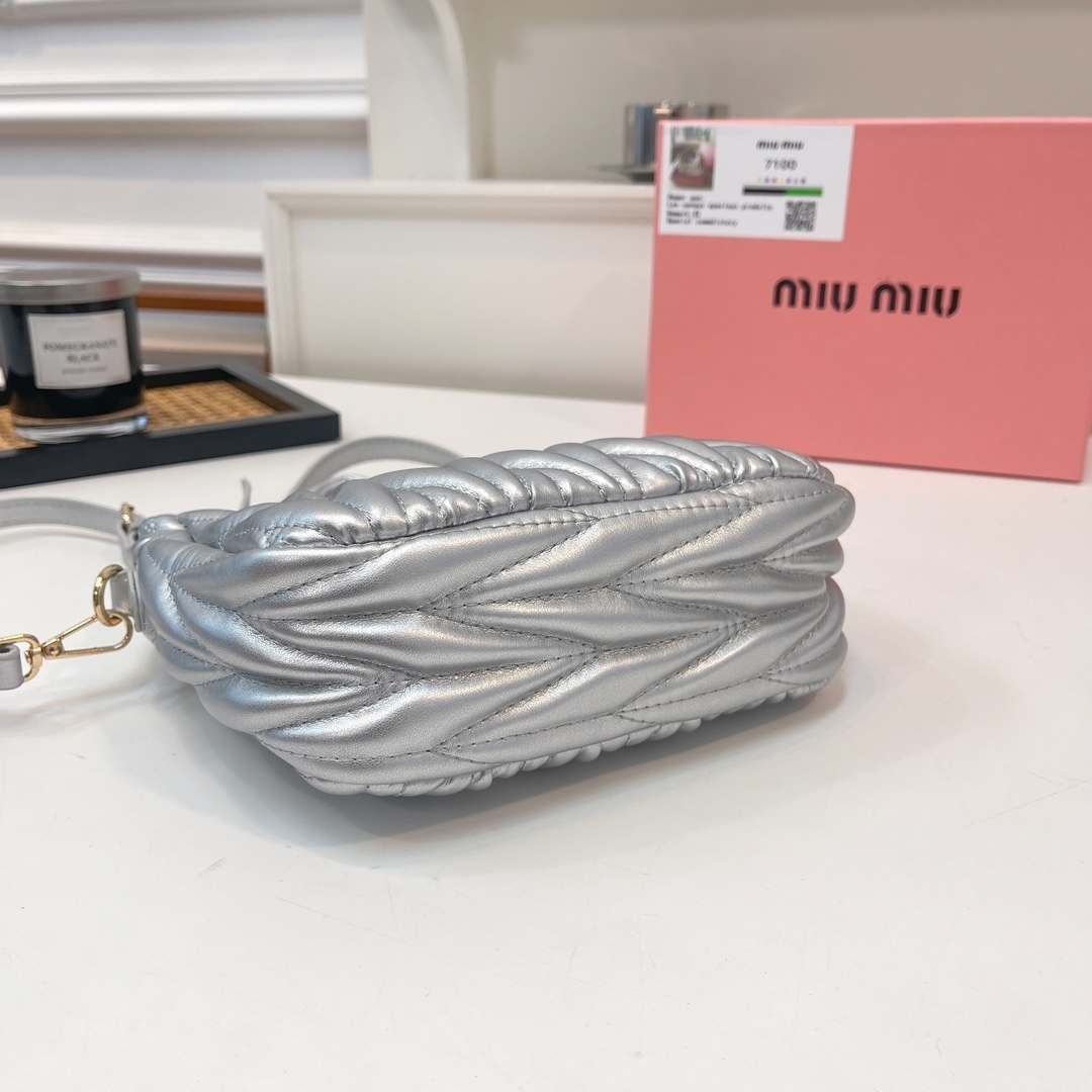 33$ new_dh miumiu 7100 SIZE 20X16X7 CM 71435623116 BY405 gallery