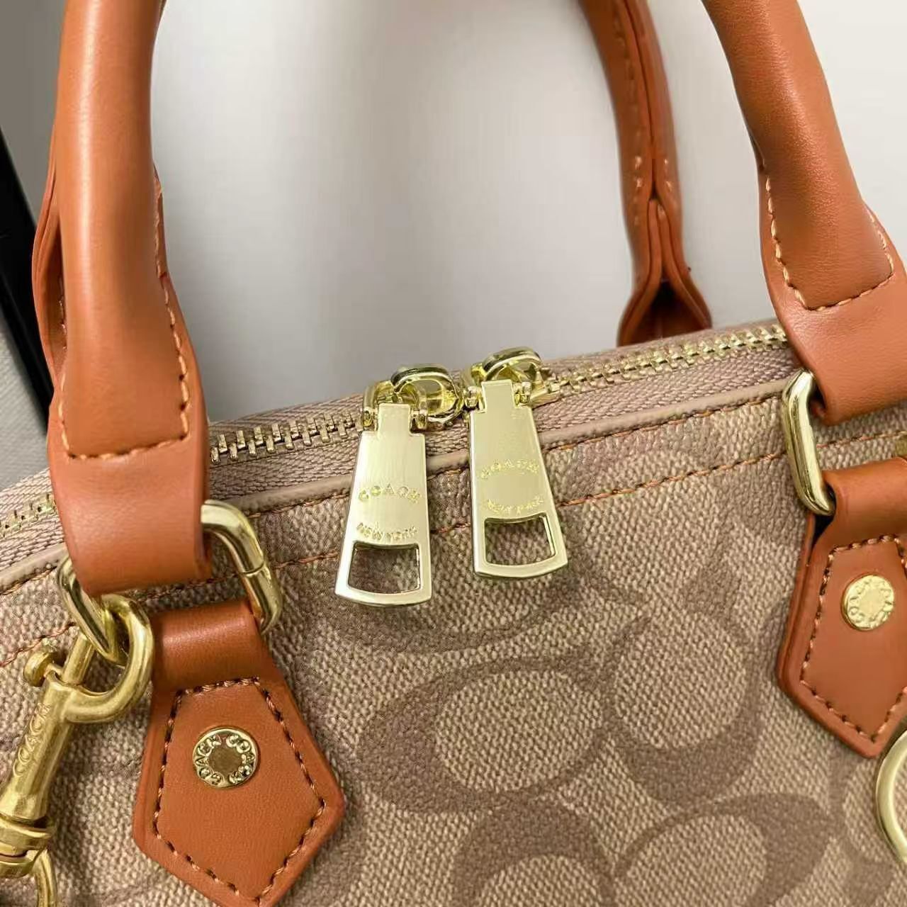 34$ Coach Handbag Size 23x17x10cm 610102 BYA297 gallery