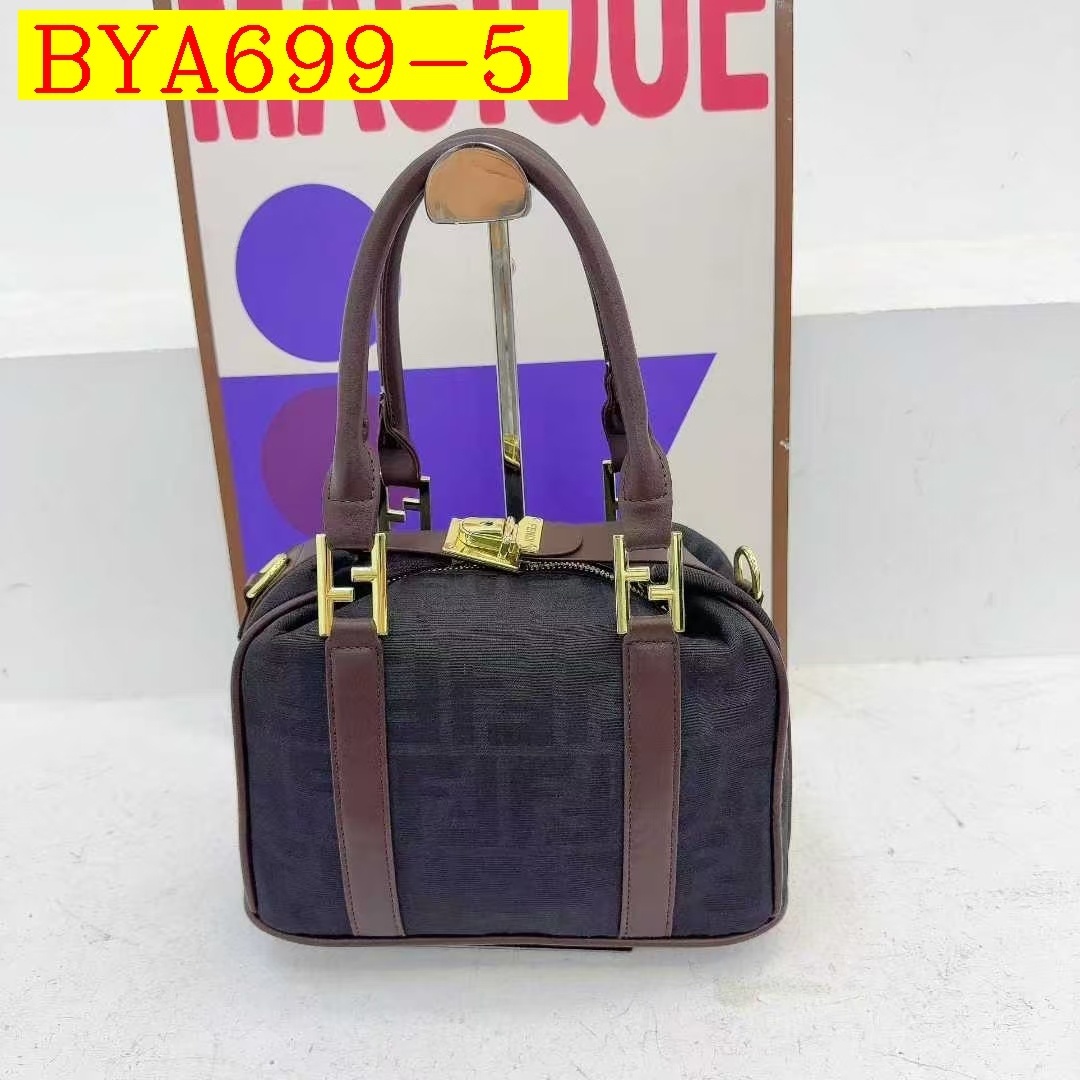 34$ Fendi Shoulder bag size 26x12x20cm 016152 BYA699 gallery