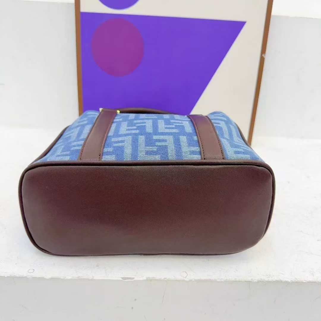 34$ Fendi Shoulder bag size 26x12x20cm 016152 BYA699 gallery