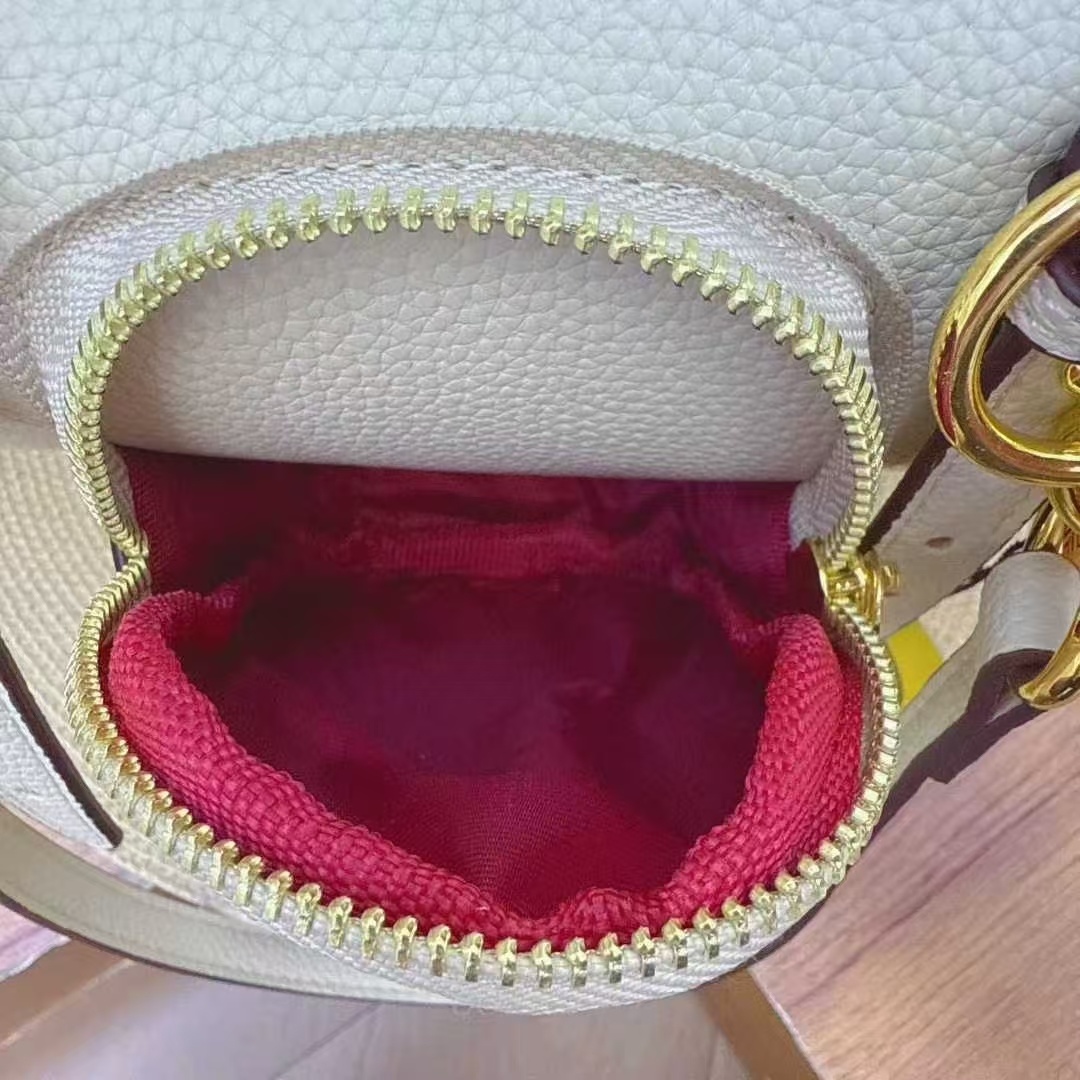 34$ Fendi handbag size 33x15x18cm 719152 BYA151 gallery