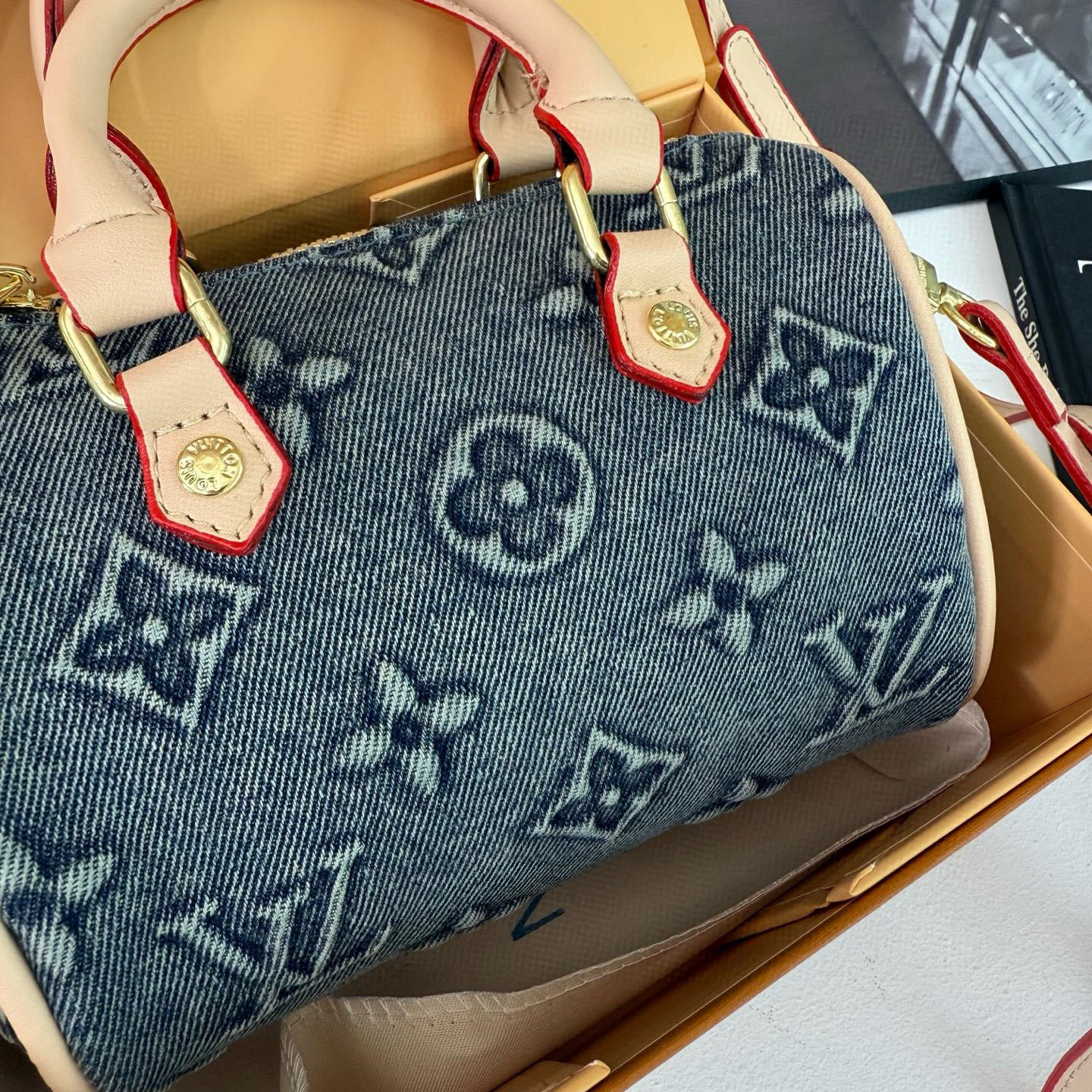 34$ LV 8806 Shoulder bag size 16X12X10 cm 618580 DX746 gallery