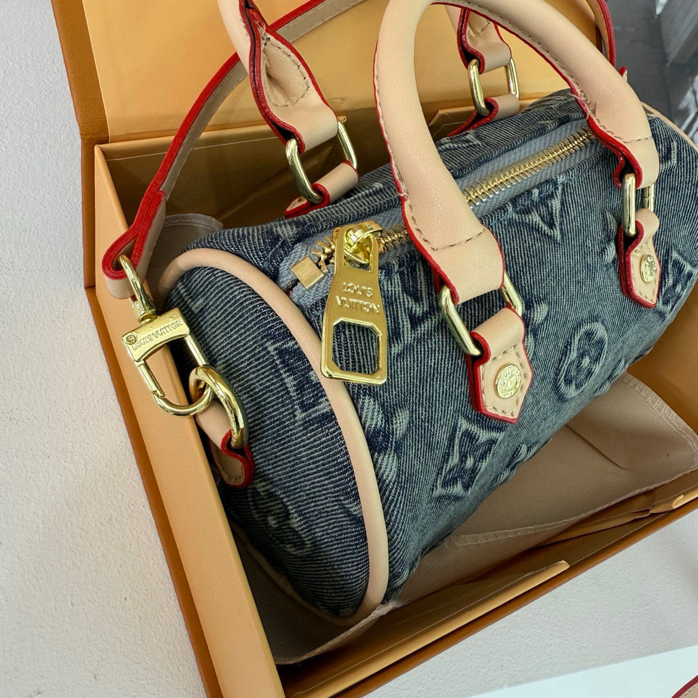 34$ LV 8806 Shoulder bag size 16X12X10 cm 618580 DX746 gallery