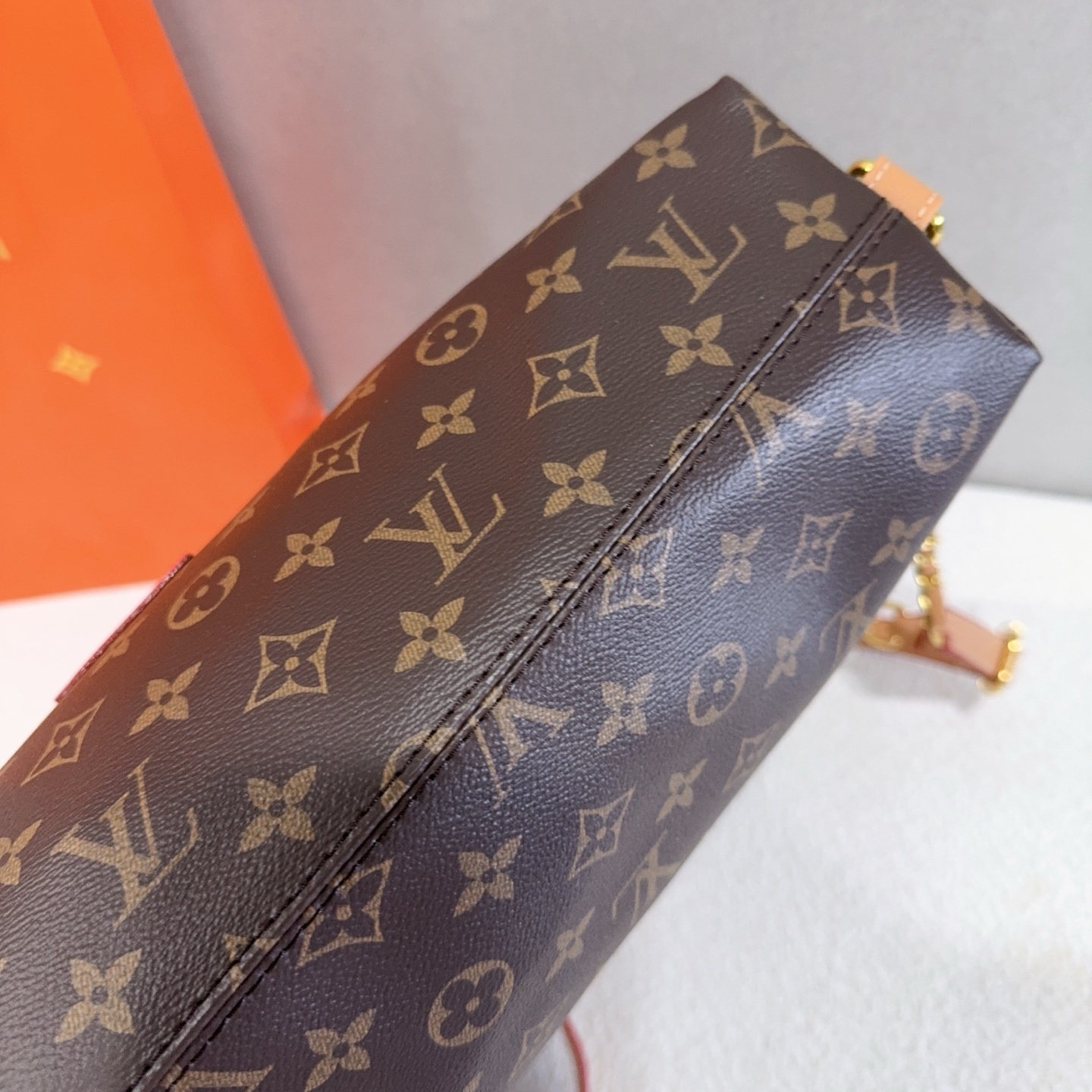 34$ LV handbag size 37x35x10cm 915018 BYA943 gallery