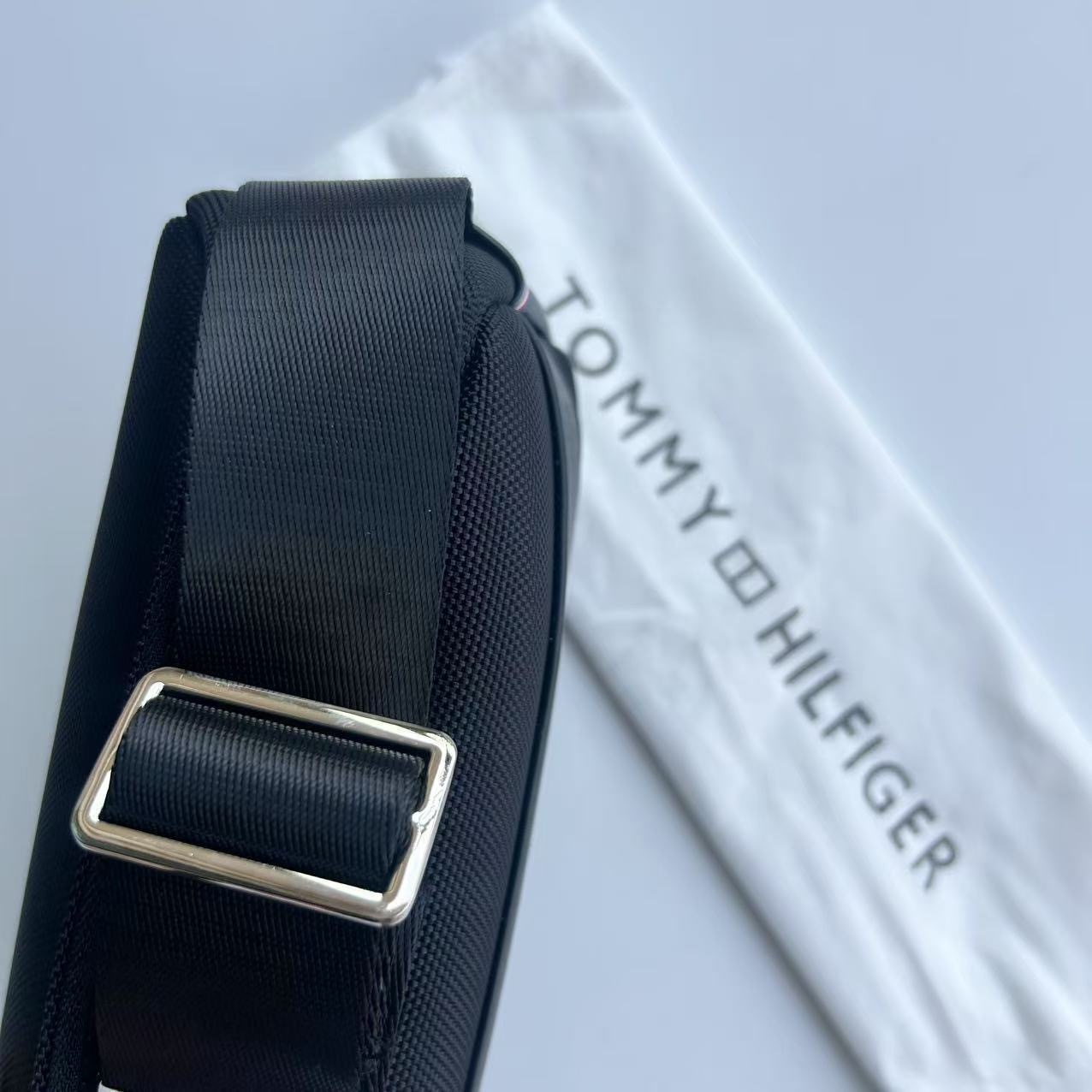 34$ Tommy Hilfiger Shoulder bag Size 23x17x8cm 916310 PM15 gallery