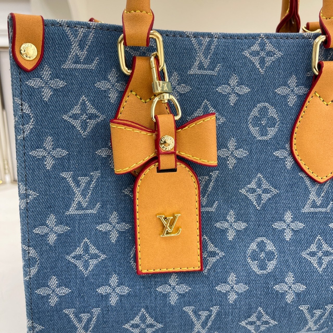 35$ LV 8028 Tote bag size 25x20x12 cm 312432 BY3427 gallery