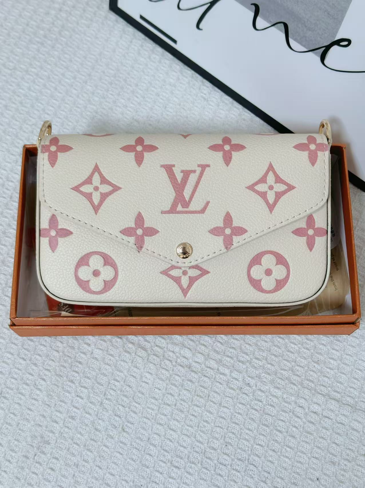 35$ LV Shoulder bag size 18x4x11cm 819134 BYA221 gallery