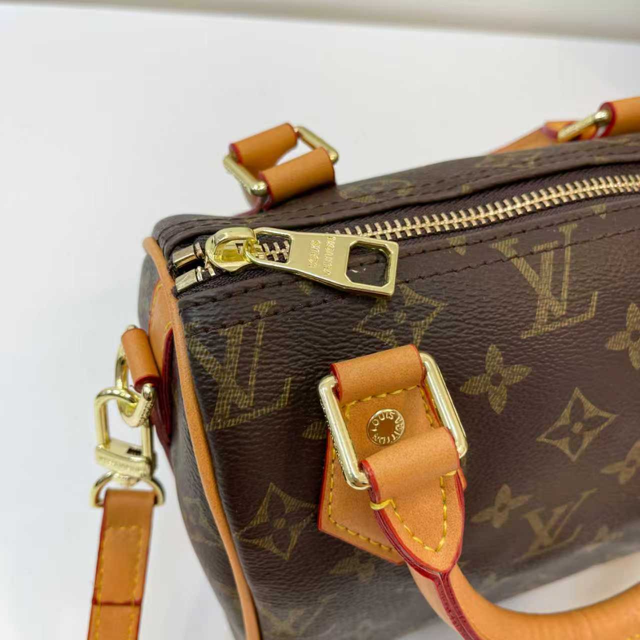 35$ LV Shoulder bag size 20x15x12cm 616242 BYA747 gallery
