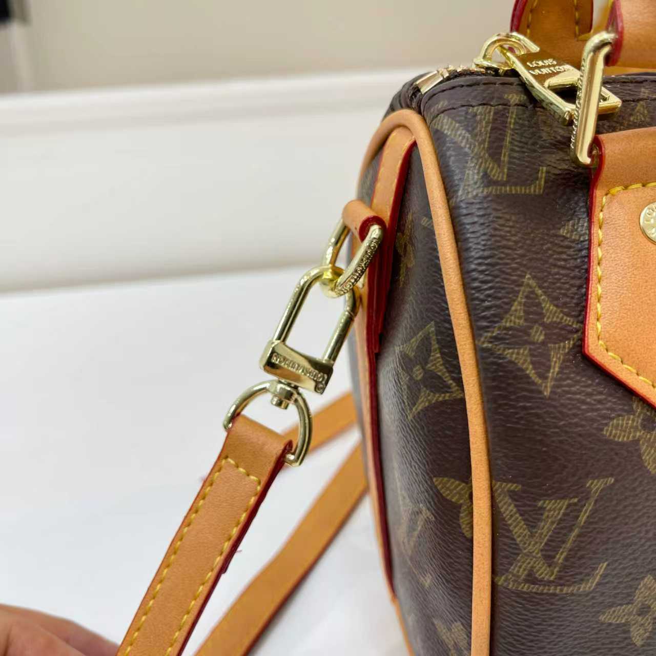 35$ LV Shoulder bag size 20x15x12cm 616242 BYA747 gallery