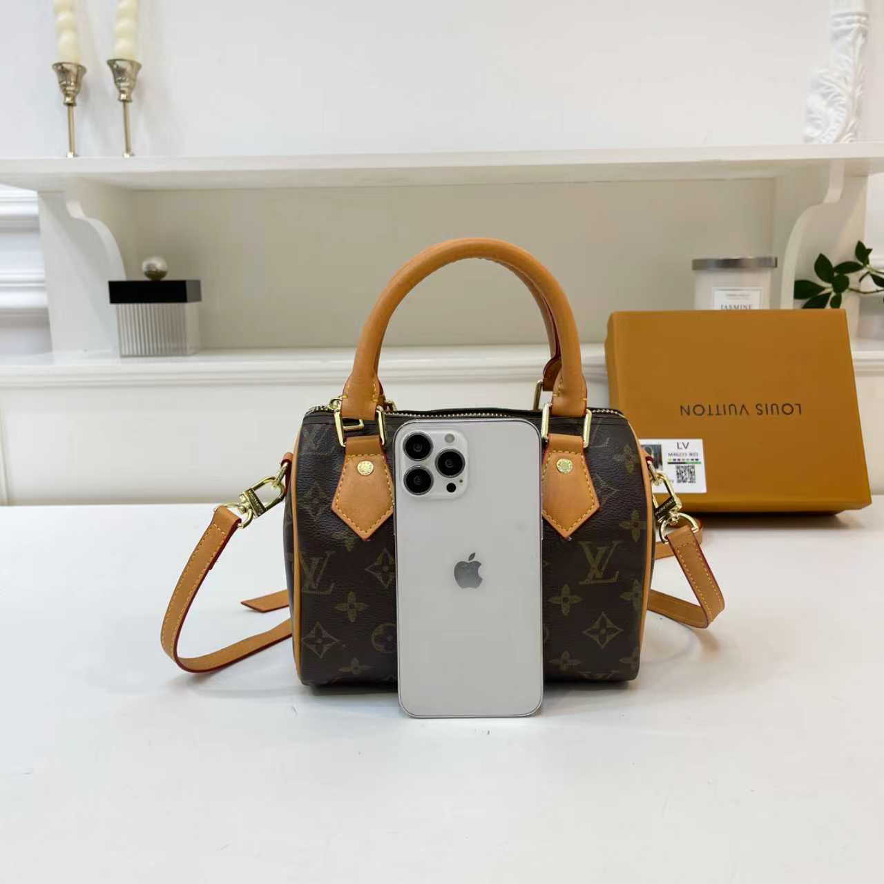 35$ LV Shoulder bag size 20x15x12cm 616242 BYA747 gallery