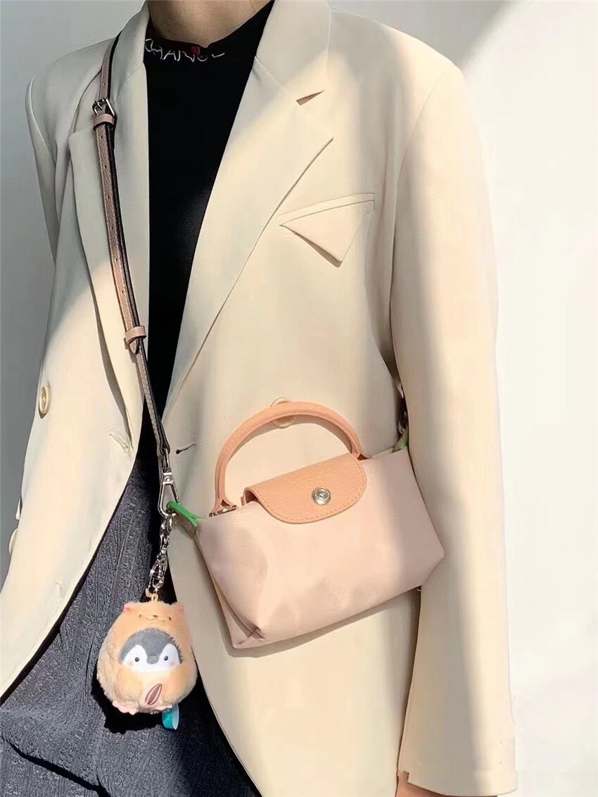 35$ Longchamp Shoulder bag size 17x11x5 cm 915740 YGM9 gallery