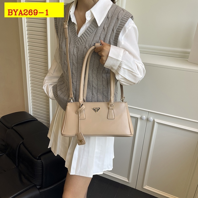 35$ Prada handbag size 31x14x11cm 3944 BYA269 gallery