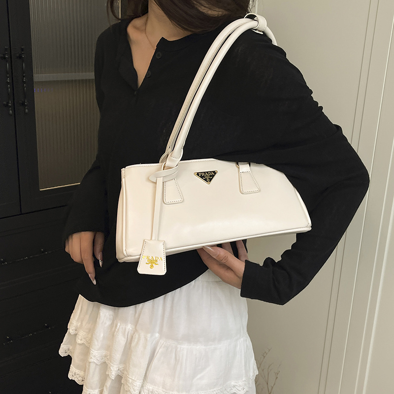 35$ Prada handbag size 31x14x11cm 3944 BYA269 gallery