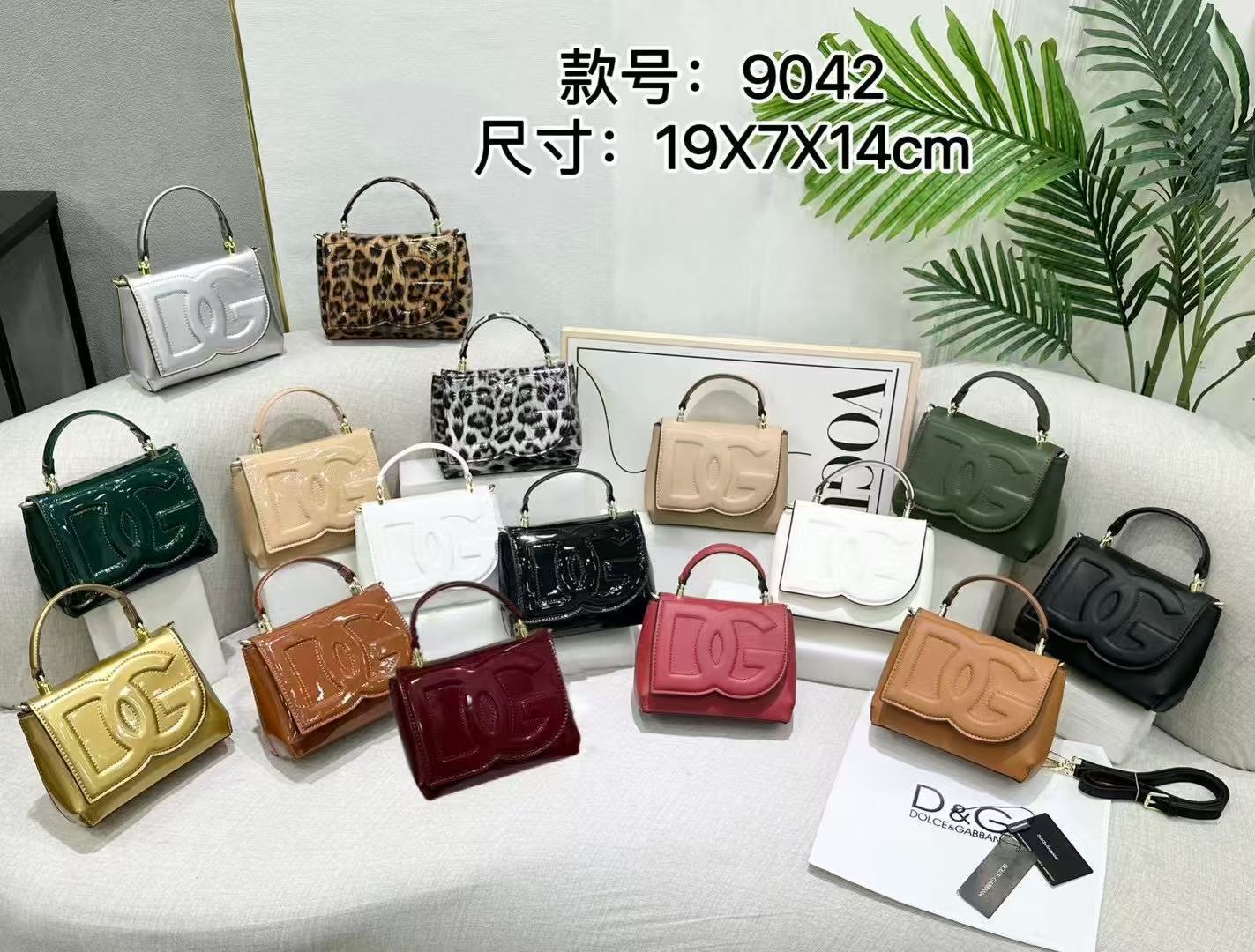 36$ DG 9042 Shoulder bag size 19X7X14 cm 516750 BR1714 gallery