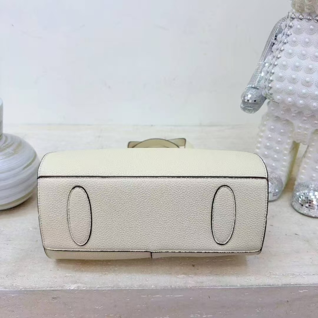 36$ FENDI 92036 Tote bag size 27x12x21 cm 919304 BY3071 gallery