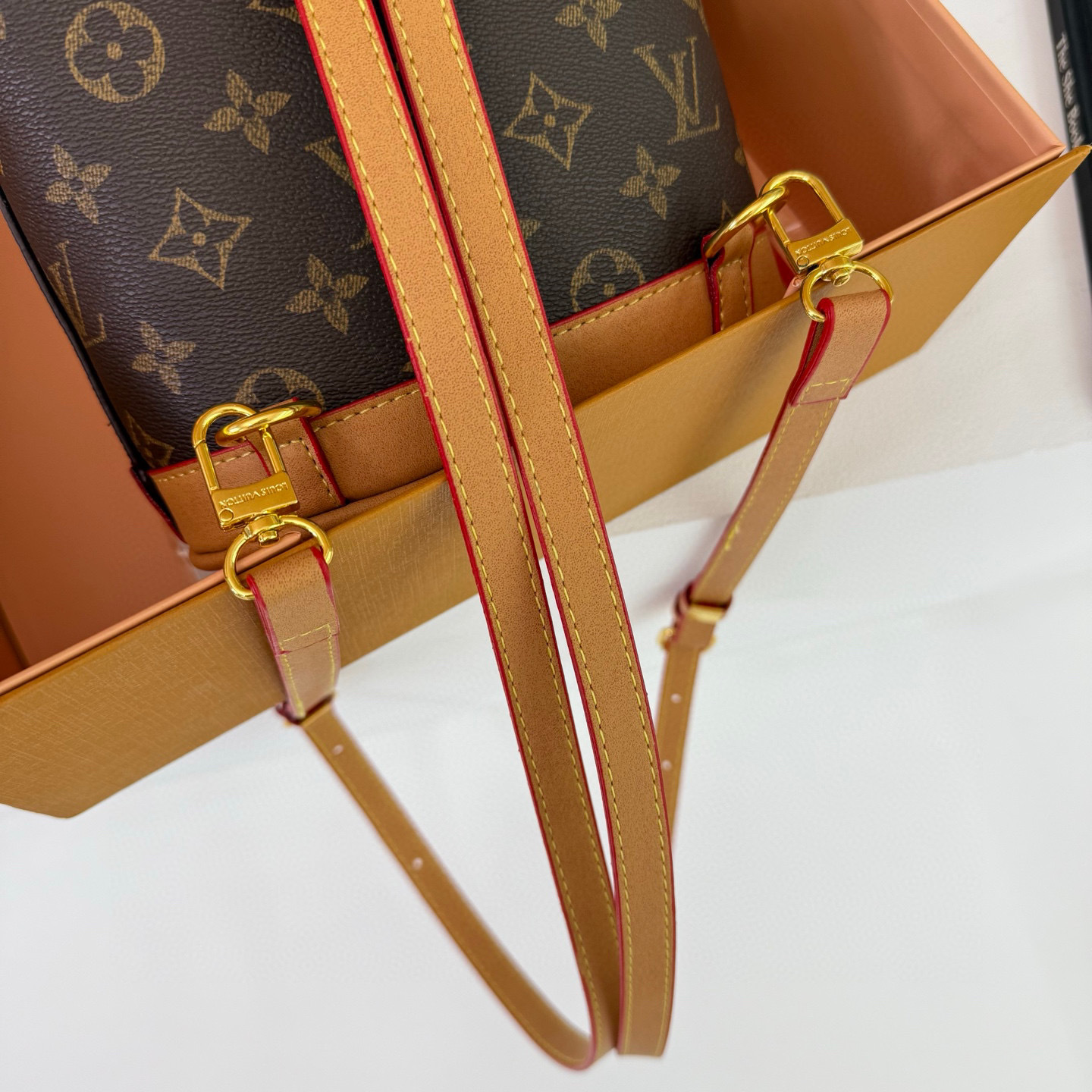 36$ LV 8809 Shoulder bag size 20x23x8 cm 619598 DX796 gallery
