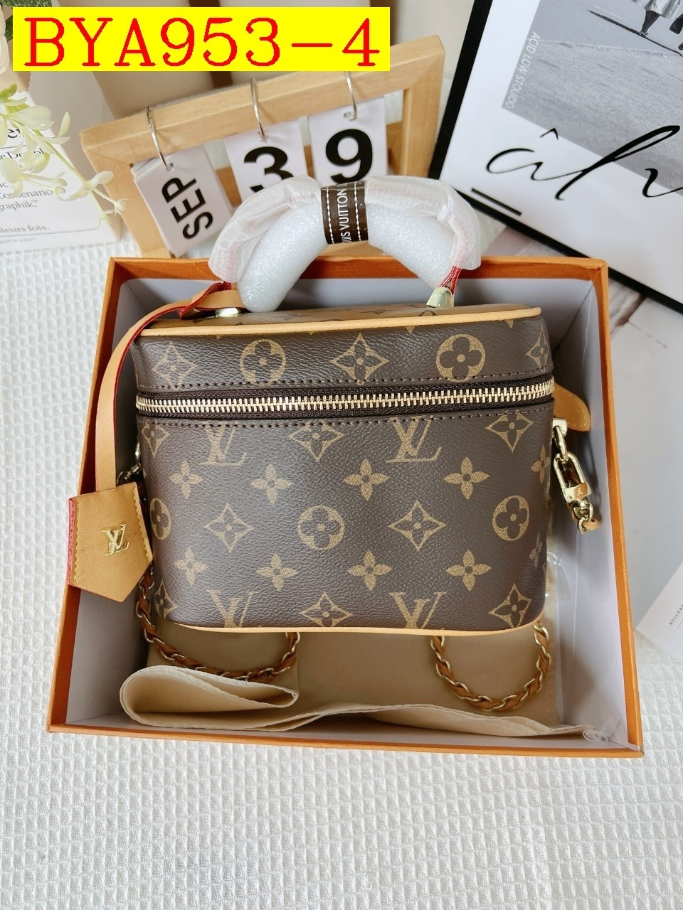 36$ LV Shoulder bag size 19x9x13cm 517370 BYA953 gallery