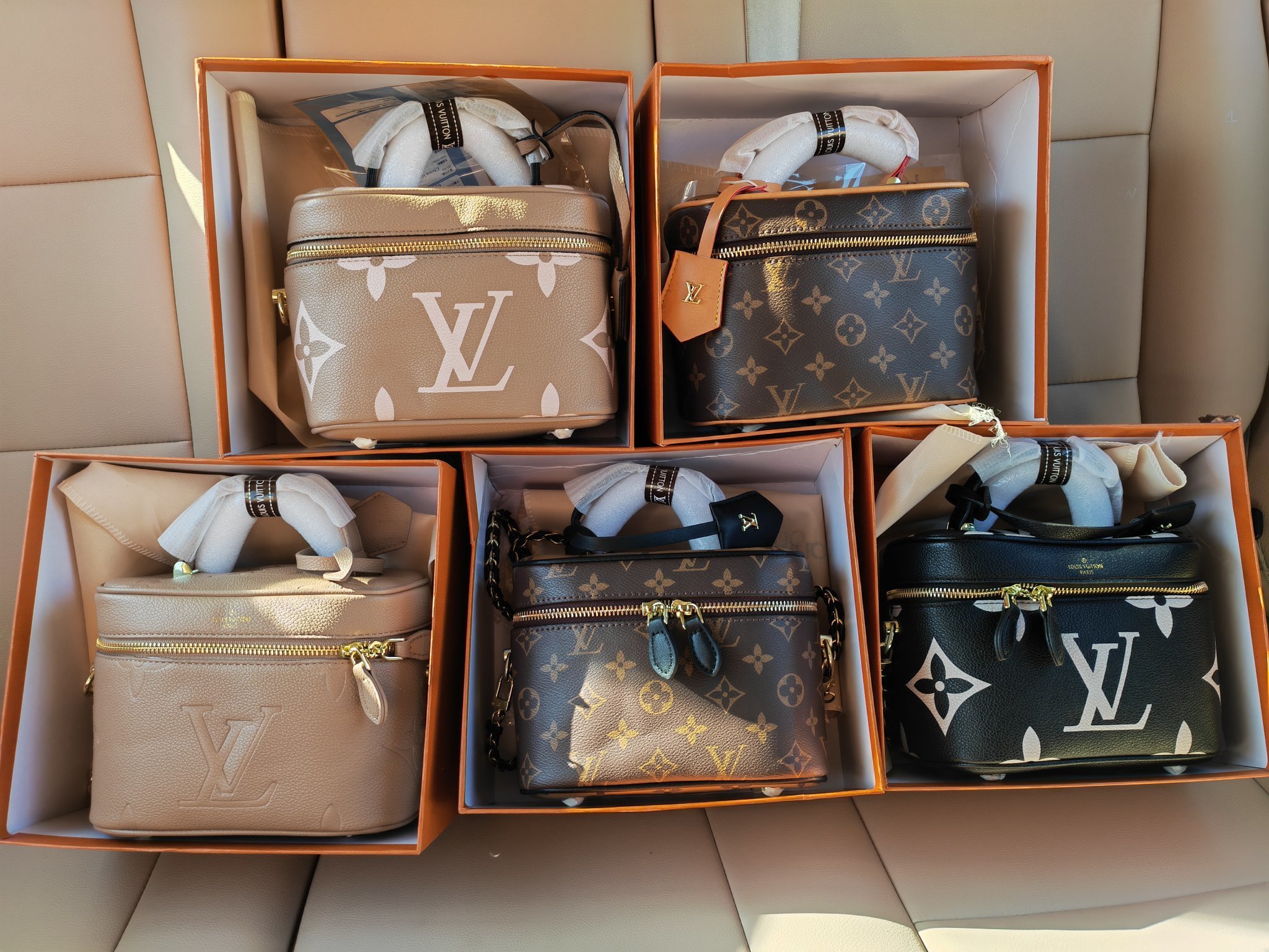 36$ LV Shoulder bag size 19x9x13cm 517370 BYA953 gallery