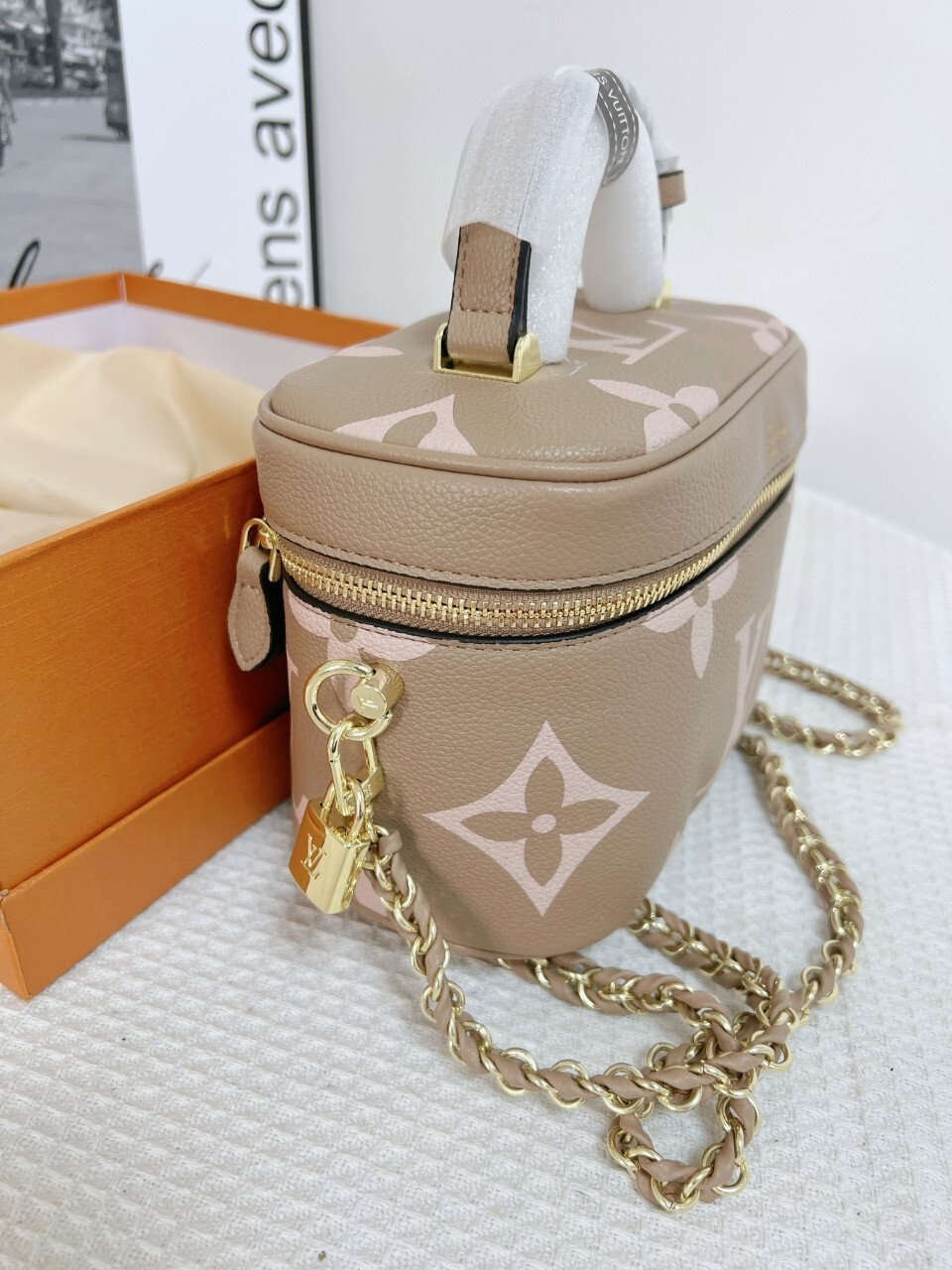 36$ LV Shoulder bag size 19x9x13cm 517370 BYA953 gallery