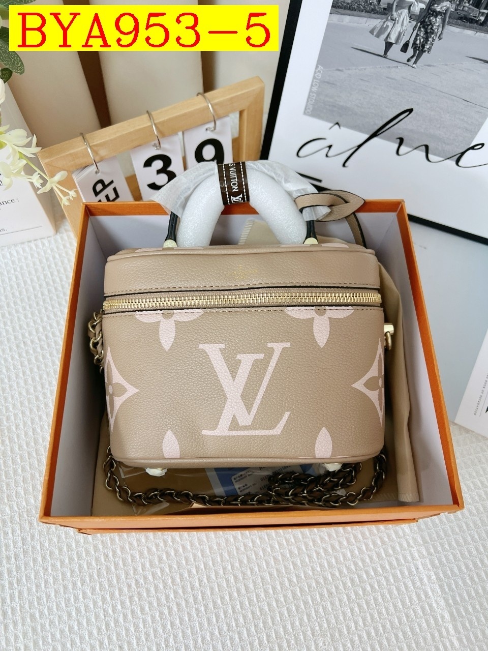 36$ LV Shoulder bag size 19x9x13cm 517370 BYA953 gallery