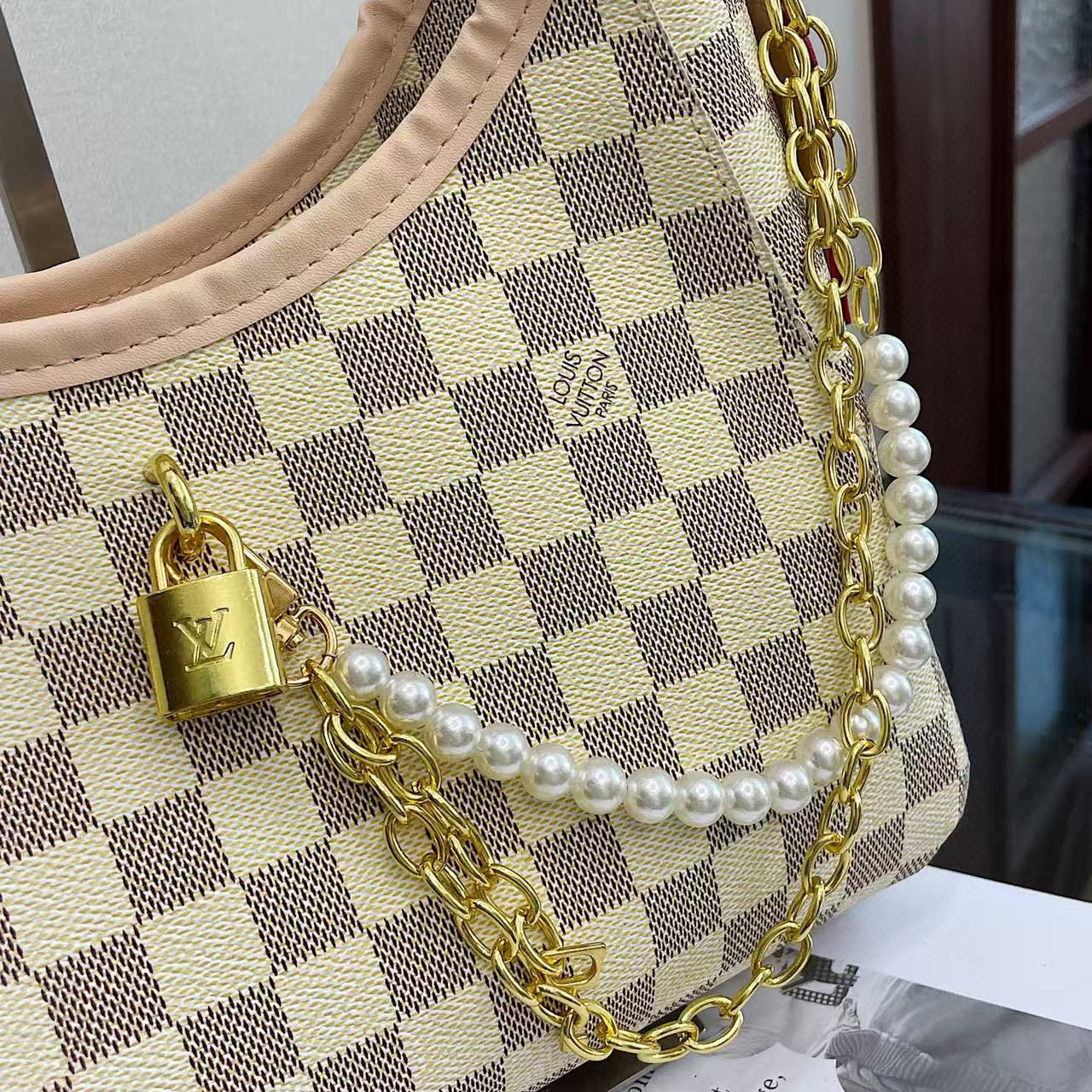 36$ LV Shoulder bag size 26x20x10 cm 910556 DX734 gallery
