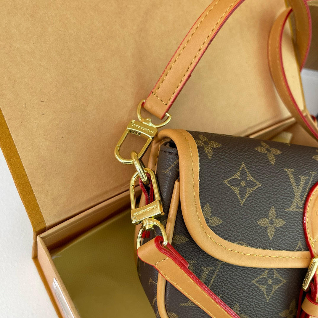 36$ dh LV 8003 Shoulder bag size 19X12X6 cm 91854023562 DX668 gallery