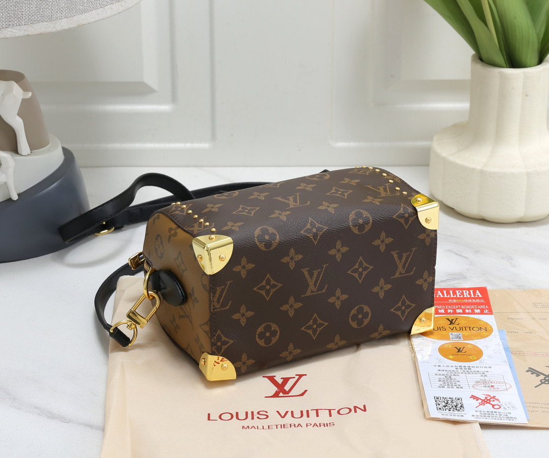 37$ LV 2323 Shoulder bag size 20X11X14 cm 911820 BR1914 gallery
