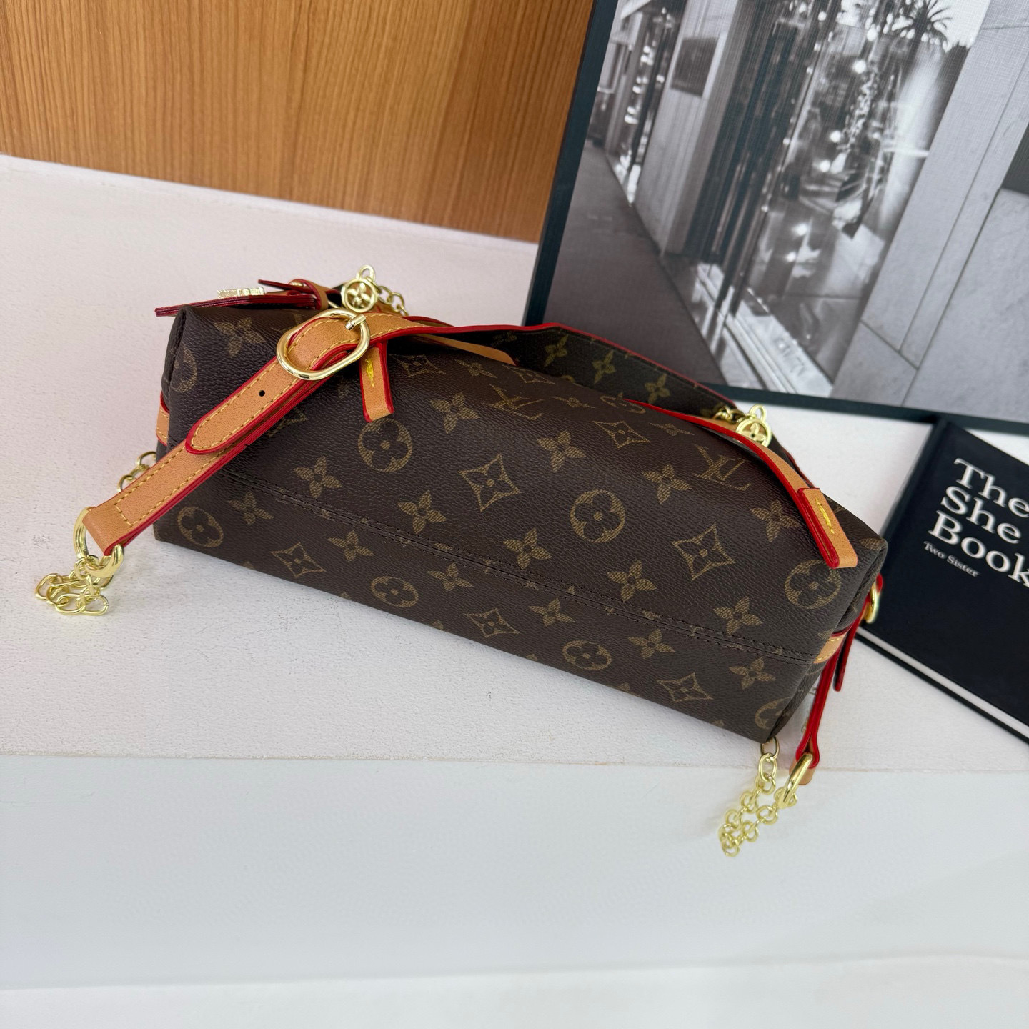 37$ Lv Shoulder bag pu size 27X18X11 cm 116780 DX698 gallery