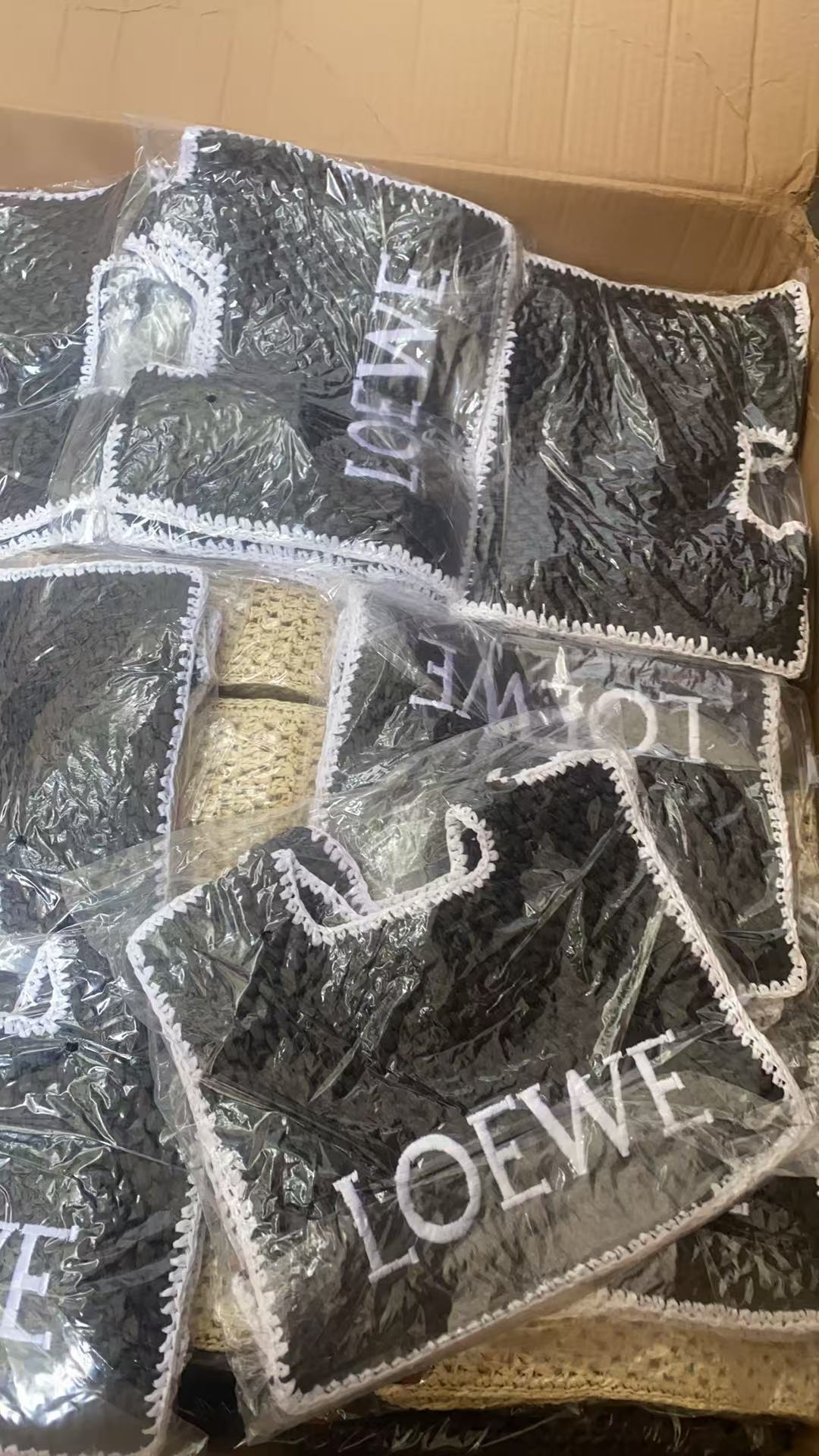 38$ LOEWE 027 Tote bag size 24X19 CM 210860 BR2162 gallery