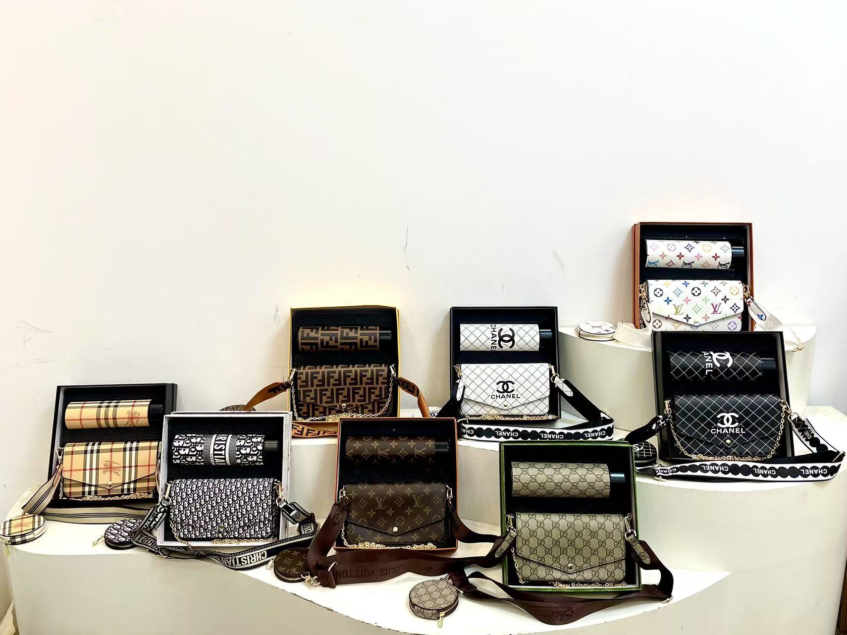 38$ LV Shoulder bag 017582 BY3531 gallery