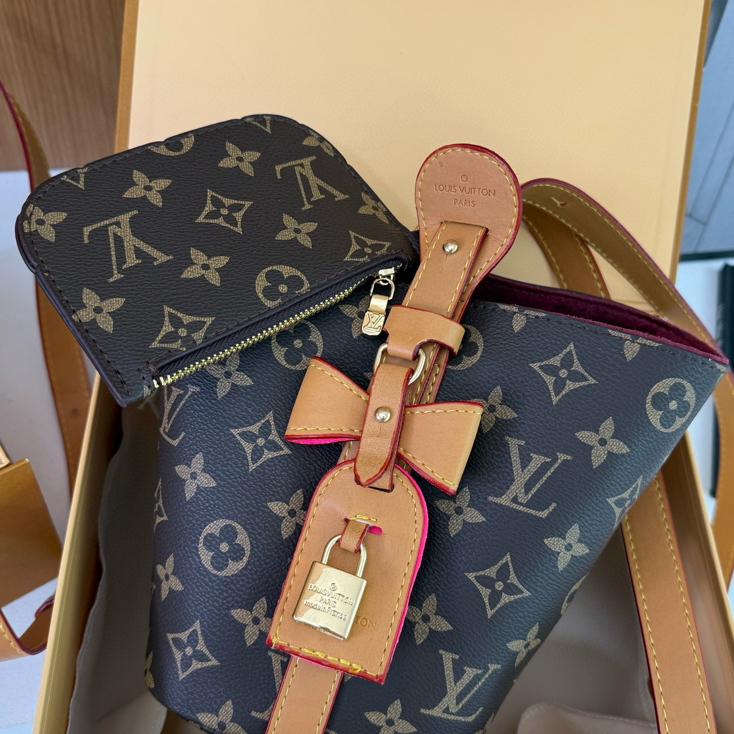 38$ dh LV Cs003 Shoulder bag size 24X18X13 cm 51672023687 DX648 gallery