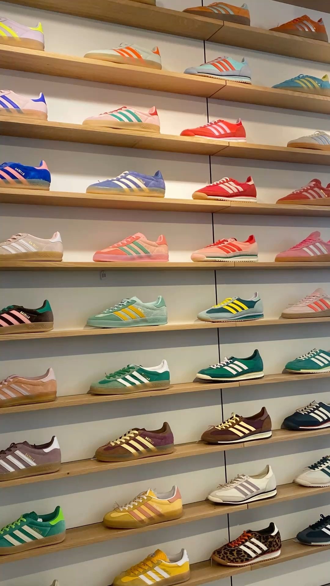 39$ Adidas Originals Gazelle size 36-45 half 614790 MZ1373 gallery