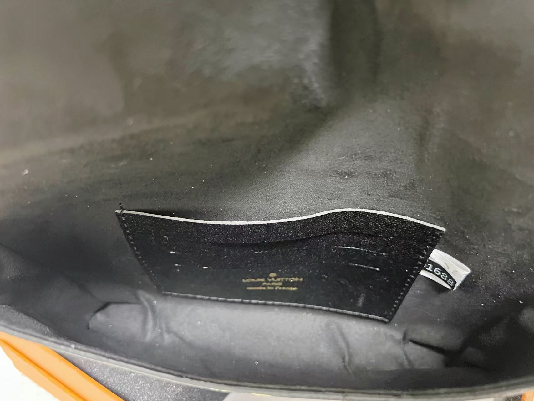 39$ LV Shoulder bag size 21x3x13cm 512580 BYA237 gallery