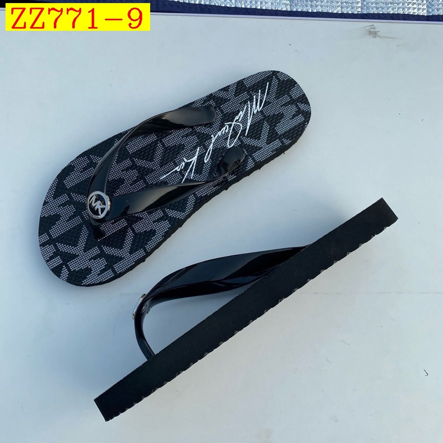 39$ MK Slippers Size 35-40 017700 ZZ771 gallery