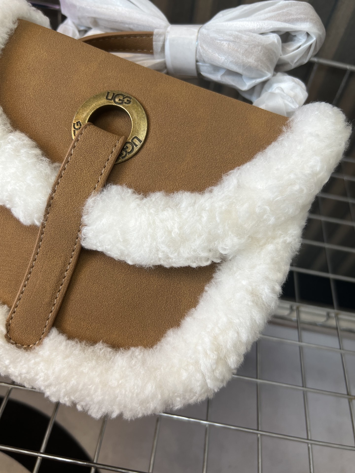39$ UGG Bag Size 18X13CM 917530 ZZ835 gallery