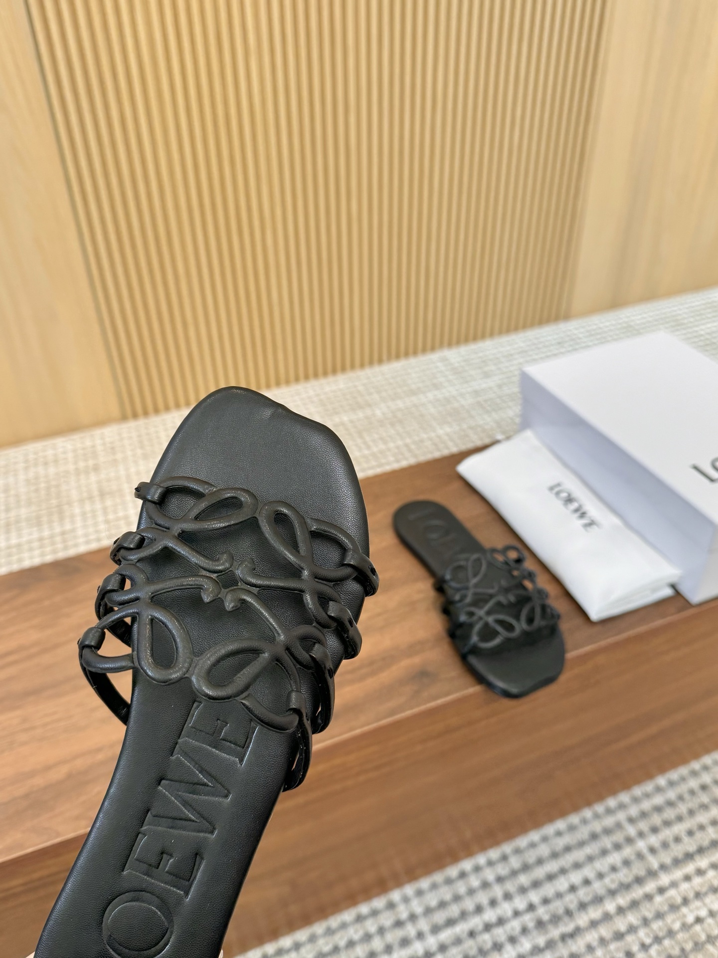 40$ LOEWE size 35-42 019860 JDS804 gallery