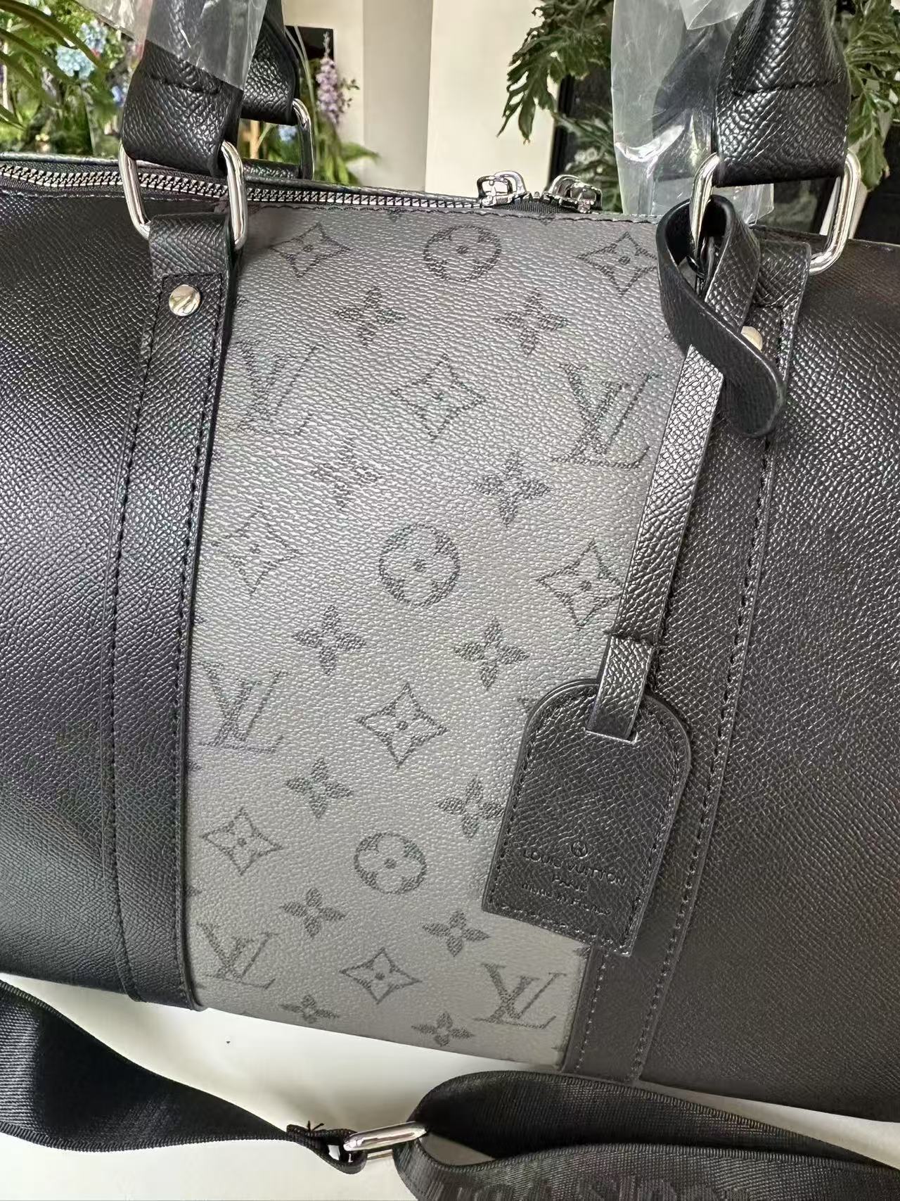 40$ LV 2122 Travelling bag size 52x24x16 cm 615356 BY3405 gallery