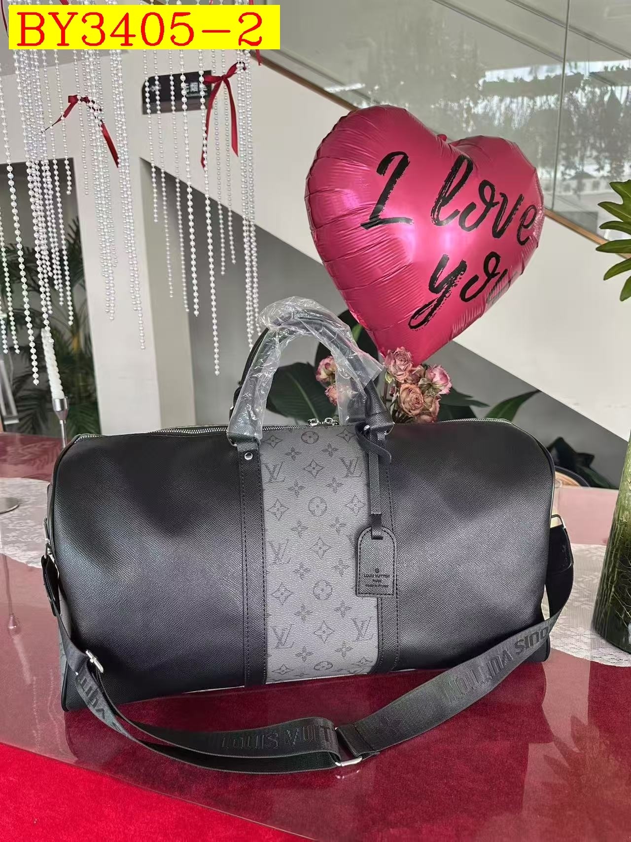 40$ LV 2122 Travelling bag size 52x24x16 cm 615356 BY3405 gallery
