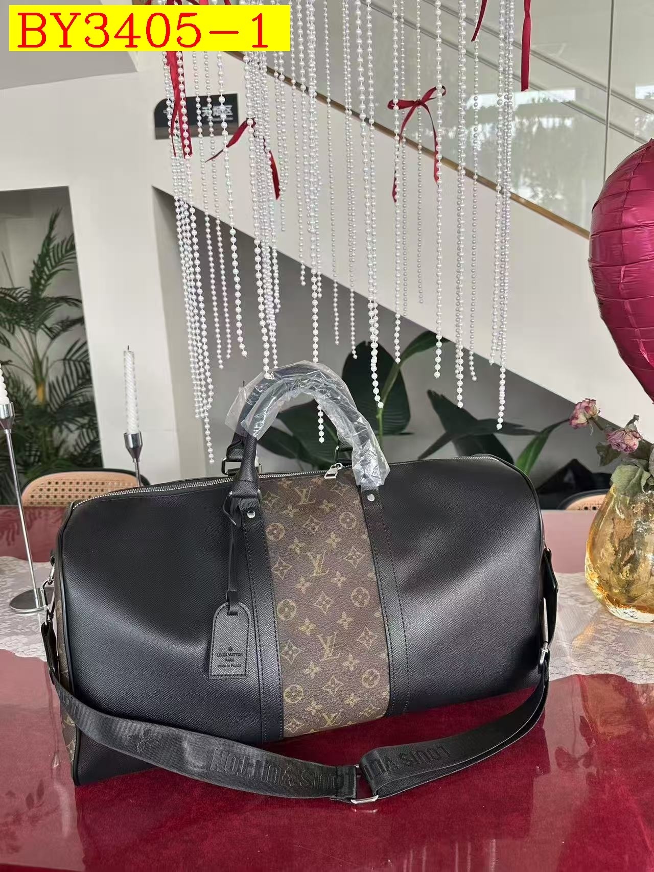 40$ LV 2122 Travelling bag size 52x24x16 cm 615356 BY3405 gallery